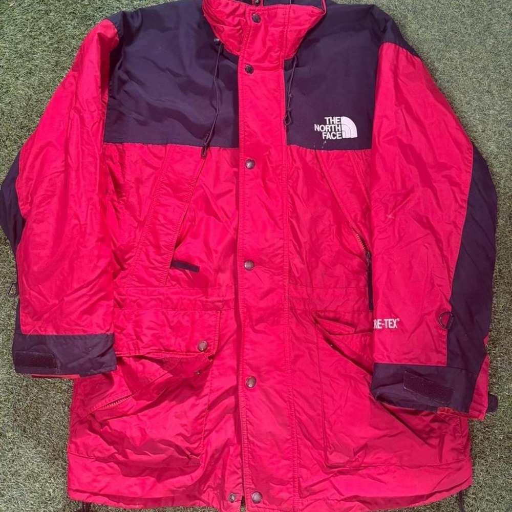 The North Face red puffer jacket #outdoor #winter‎